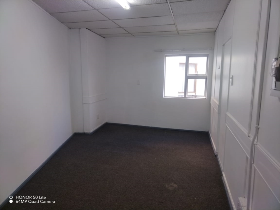 To Let 1 Bedroom Property for Rent in Southernwood Eastern Cape